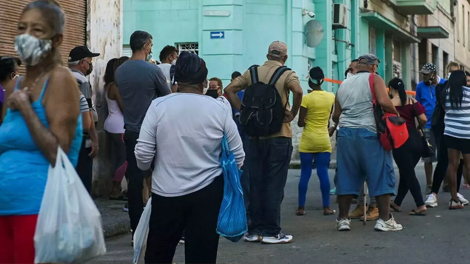Imágenes de colas por comida en Cuba