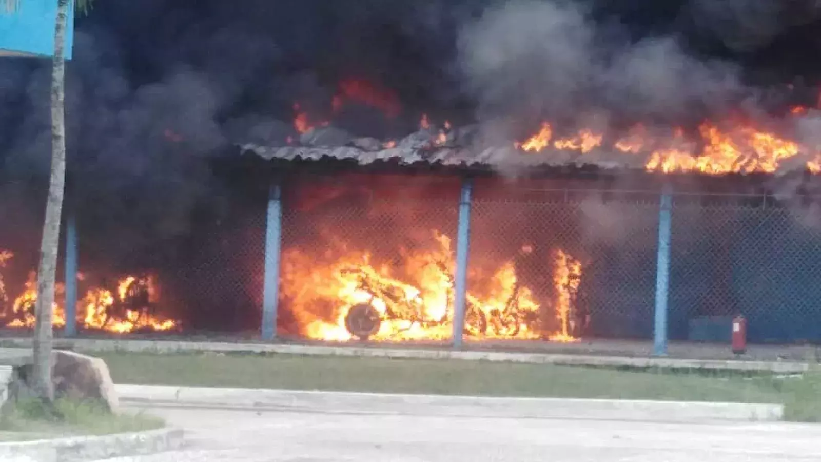 Imagen del incendio en la Empresa Eléctrica de Camagüey