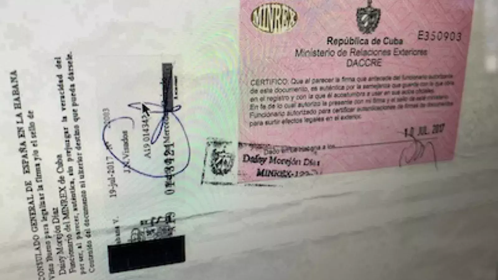 Colas interminables para legalizar documentos en Cuba