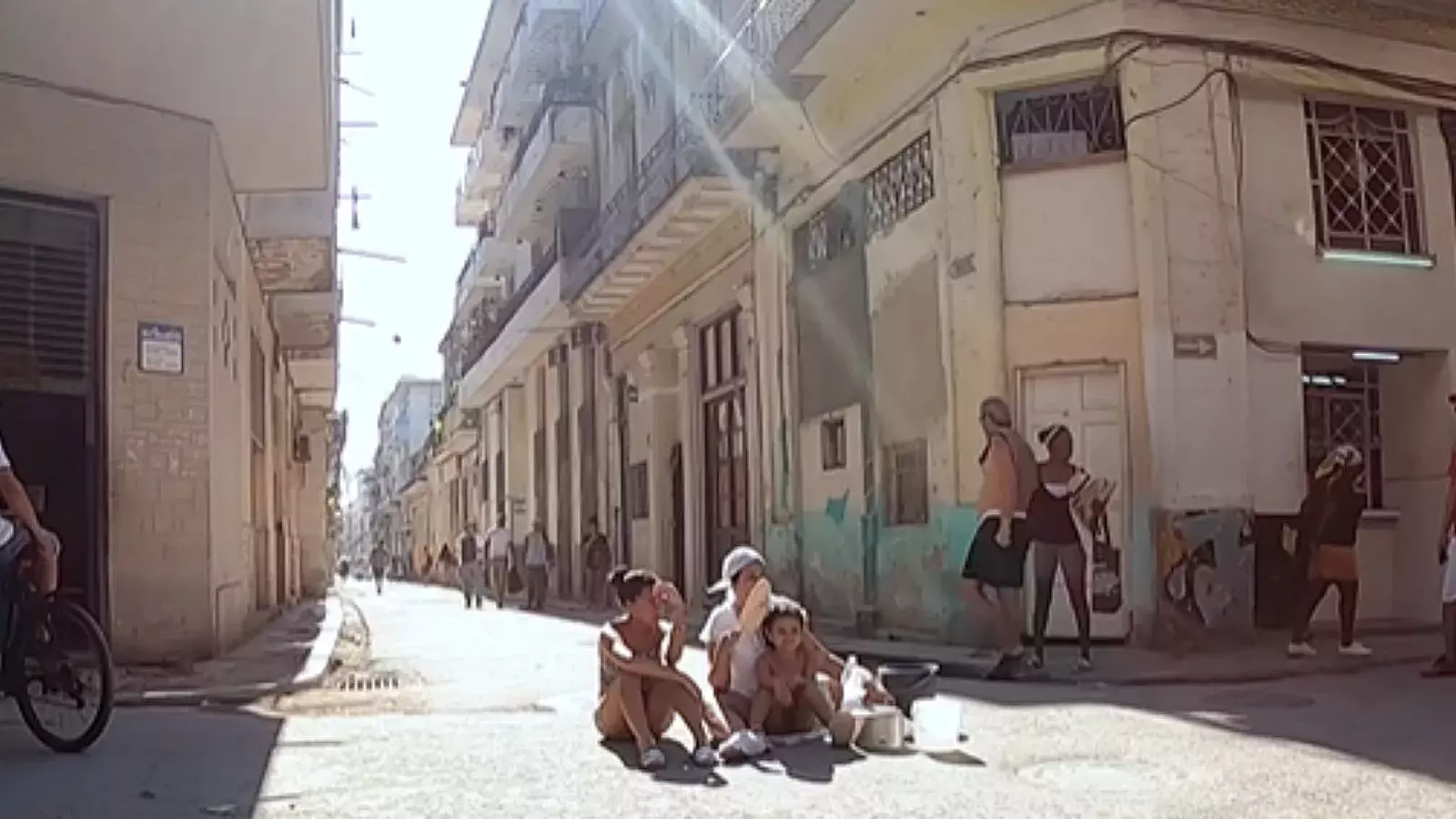 Madre protesta en La Habana