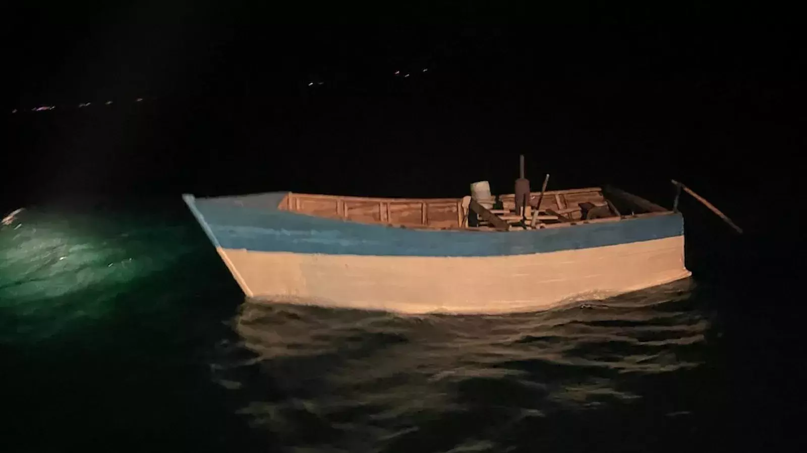 Embarcación de balseros cubanos en costas de EE.UU