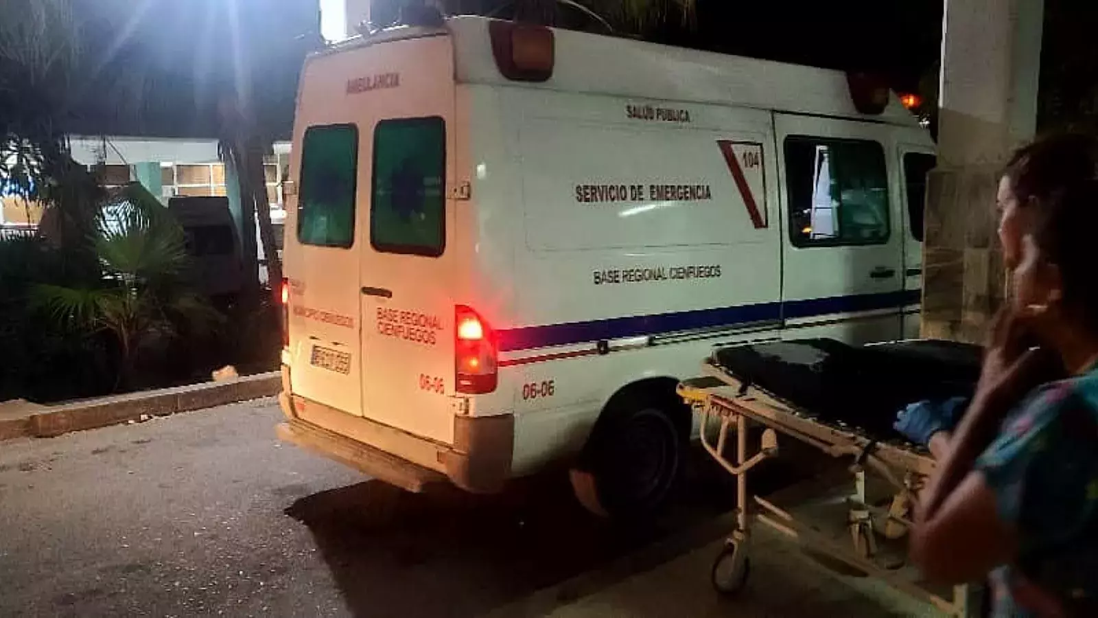Ambulancia en hospital de Cienfuegos