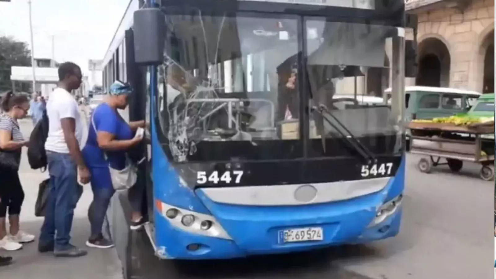 Guagua rota en La Habana