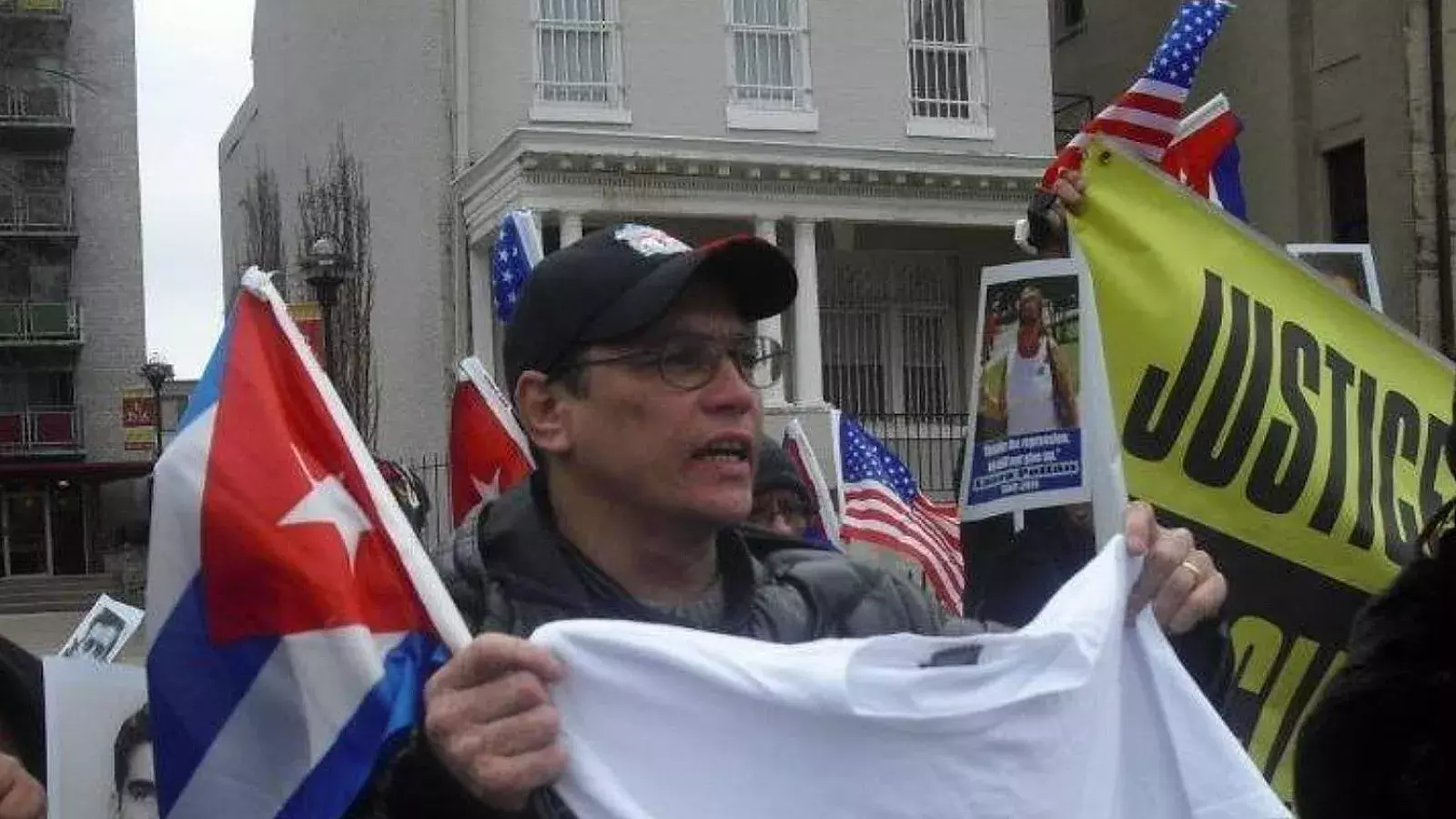 Muere Juan Carlos Herrera Acosta, expreso del grupo de los 75, tras arremeter contra Putin
