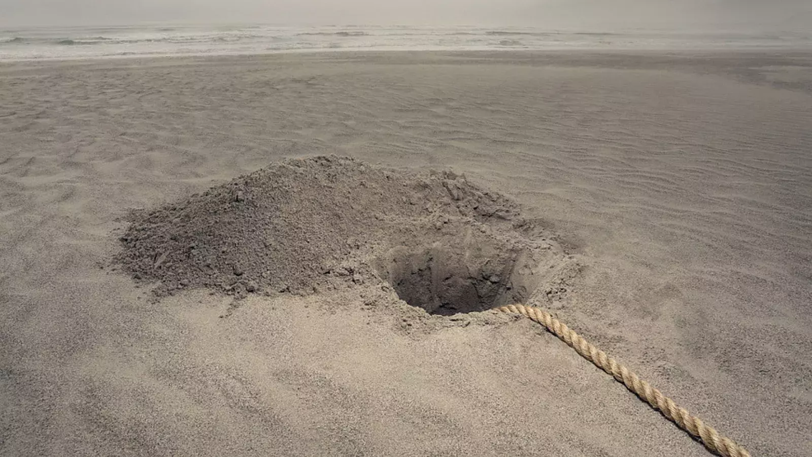Niña muere tras caer en agujero de arena que estaba cavando en playa de Florida