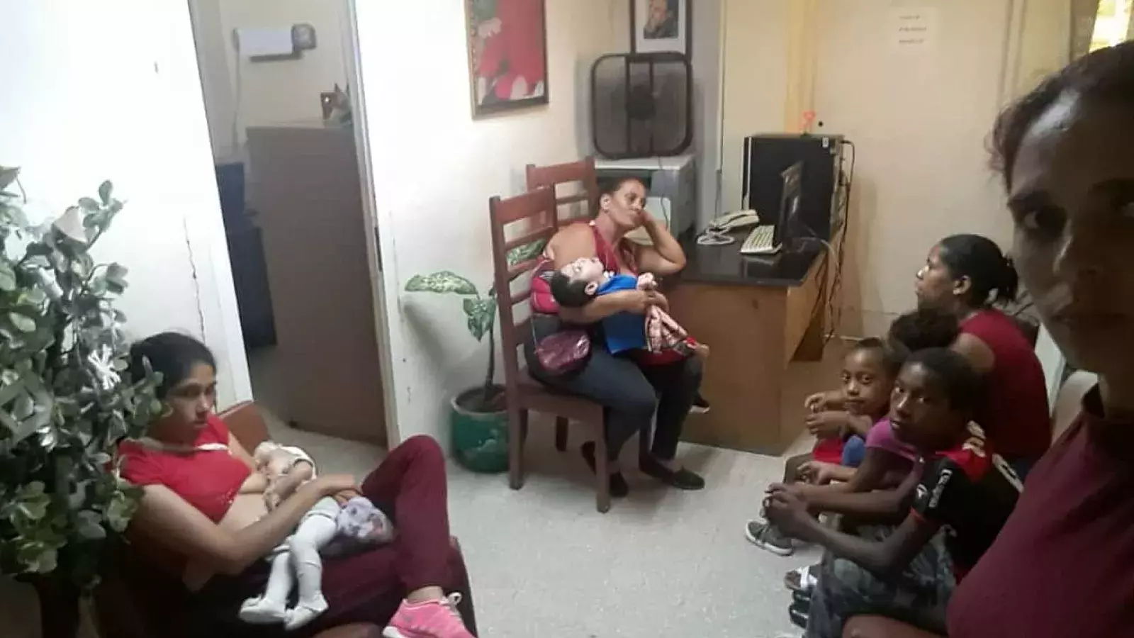 Madres se plantan en Pinar del Río por problemas de vivienda y electricidad