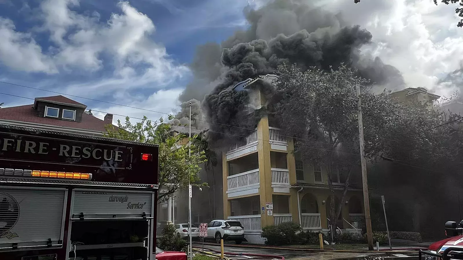 Gran incendio y tiroteo en edificio de Miami: hay un herido grave