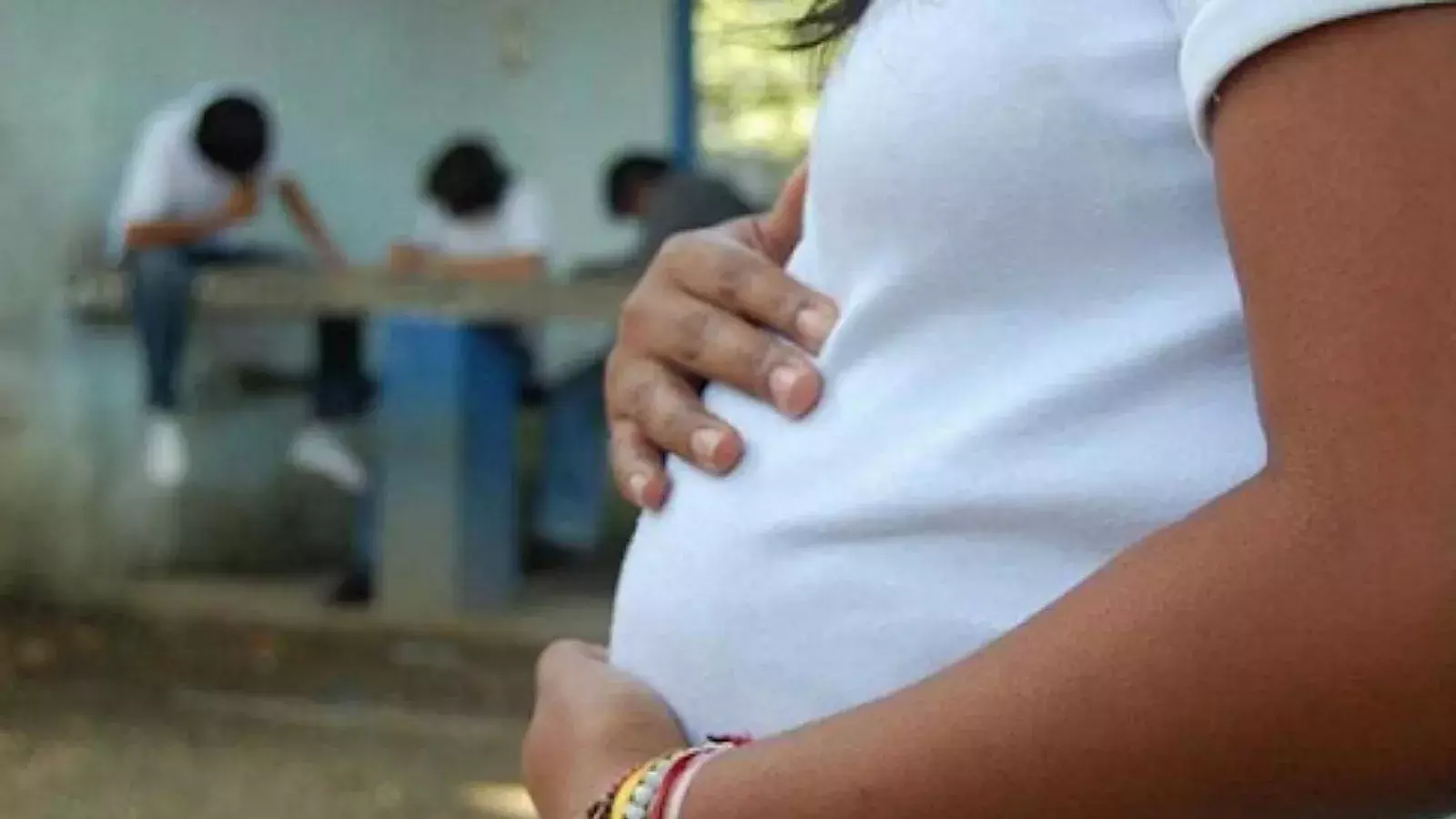 Die Zahl der Teenagerschwangerschaften ist dagegen gestiegen | Bildquelle: ADN © N. a. | Bilder sind in der Regel urheberrechtlich geschützt