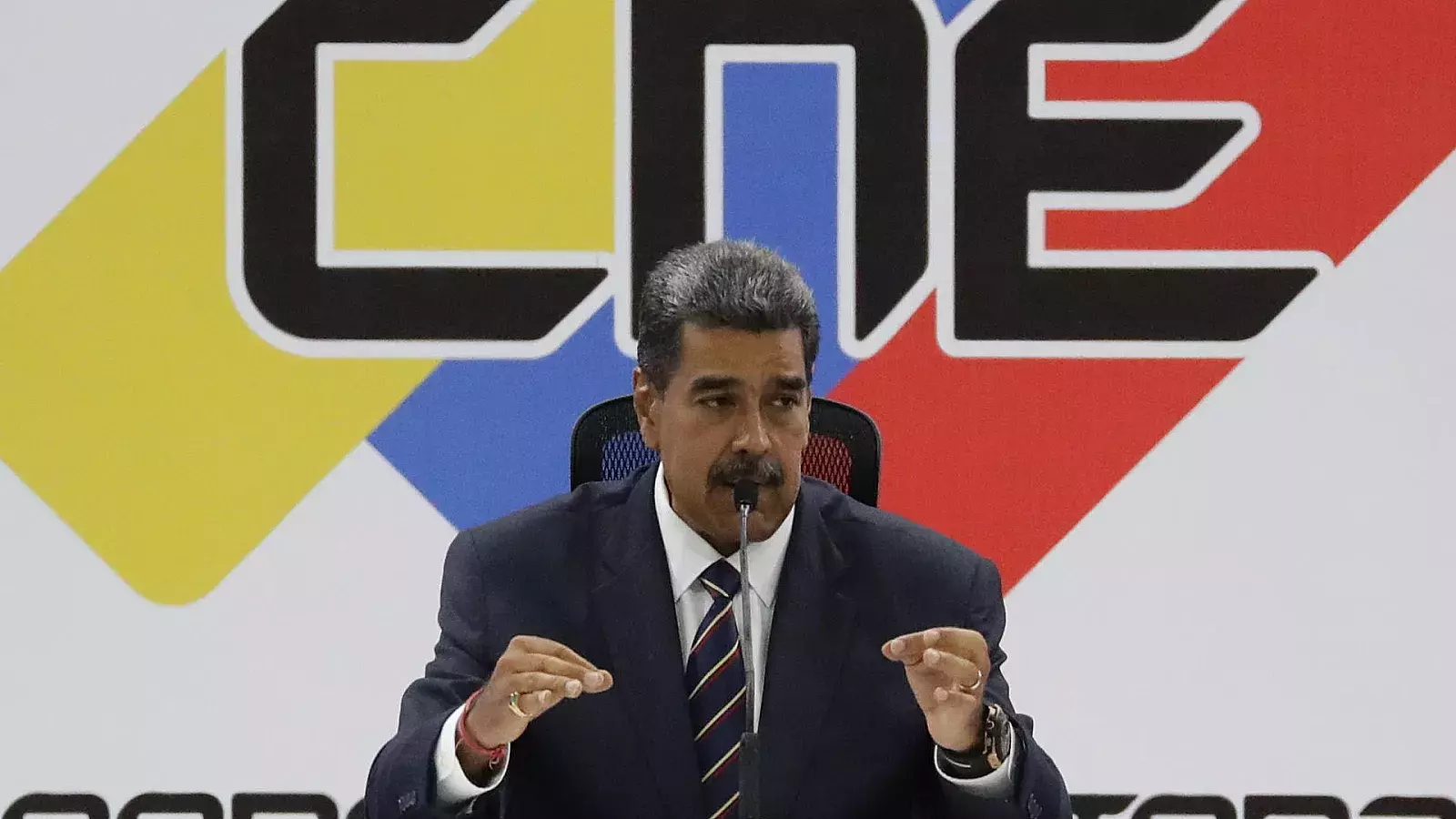 Maduro expulsa a diplomáticos de 7 países tras cuestionamientos electorales