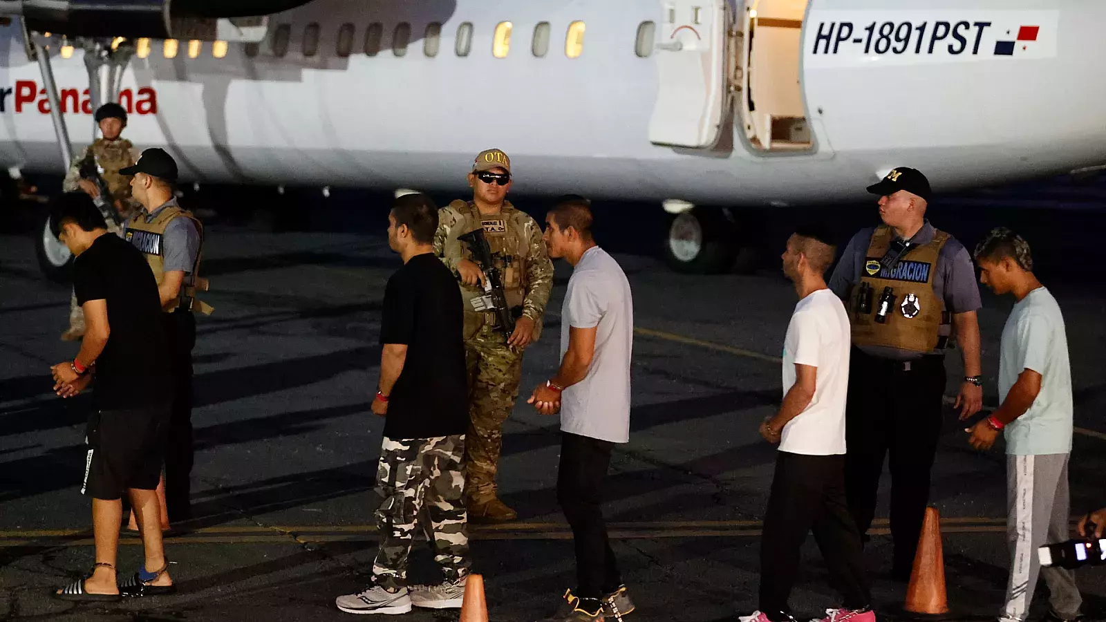 El primer vuelo llevaba 28 colombianos