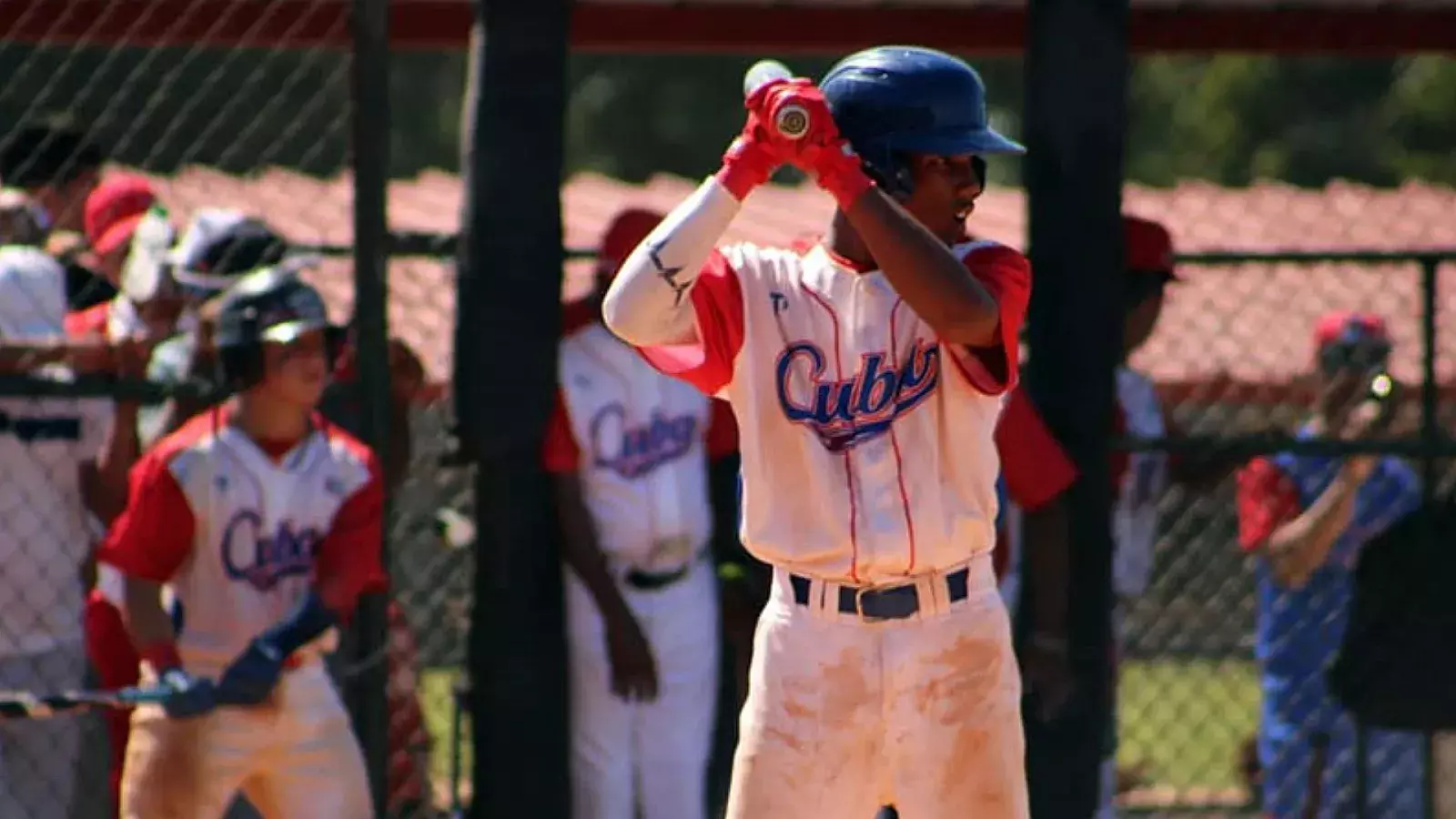 Escapa otro prospecto del béisbol cubano