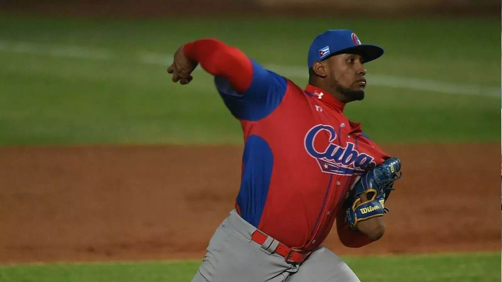 Ronald Bolaños con equipo Cuba en V Clásico