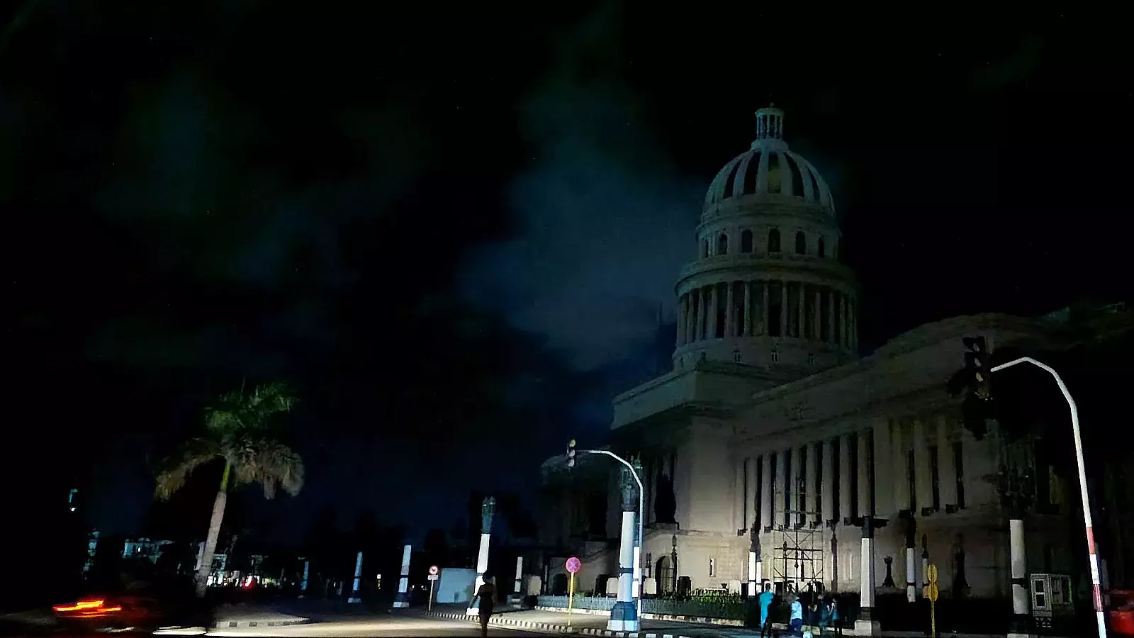 Fotografía del Capitolio a oscuras durante un apagón en La Habana (Cuba). Archivo.