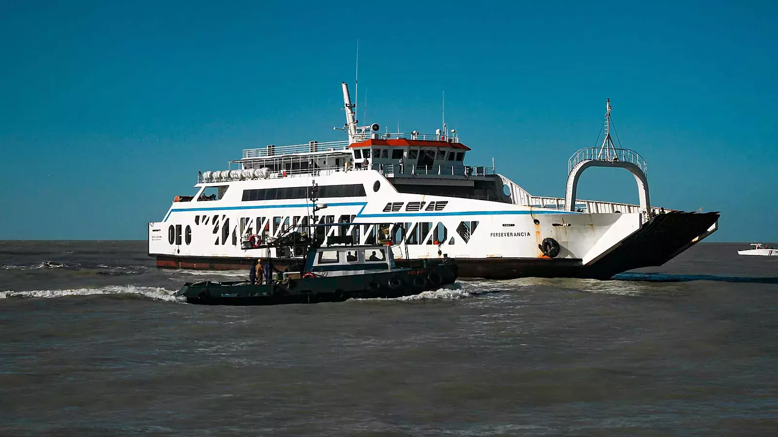 El ferry de la Isla no puede atracar con normalidad en el puerto de Batabanó