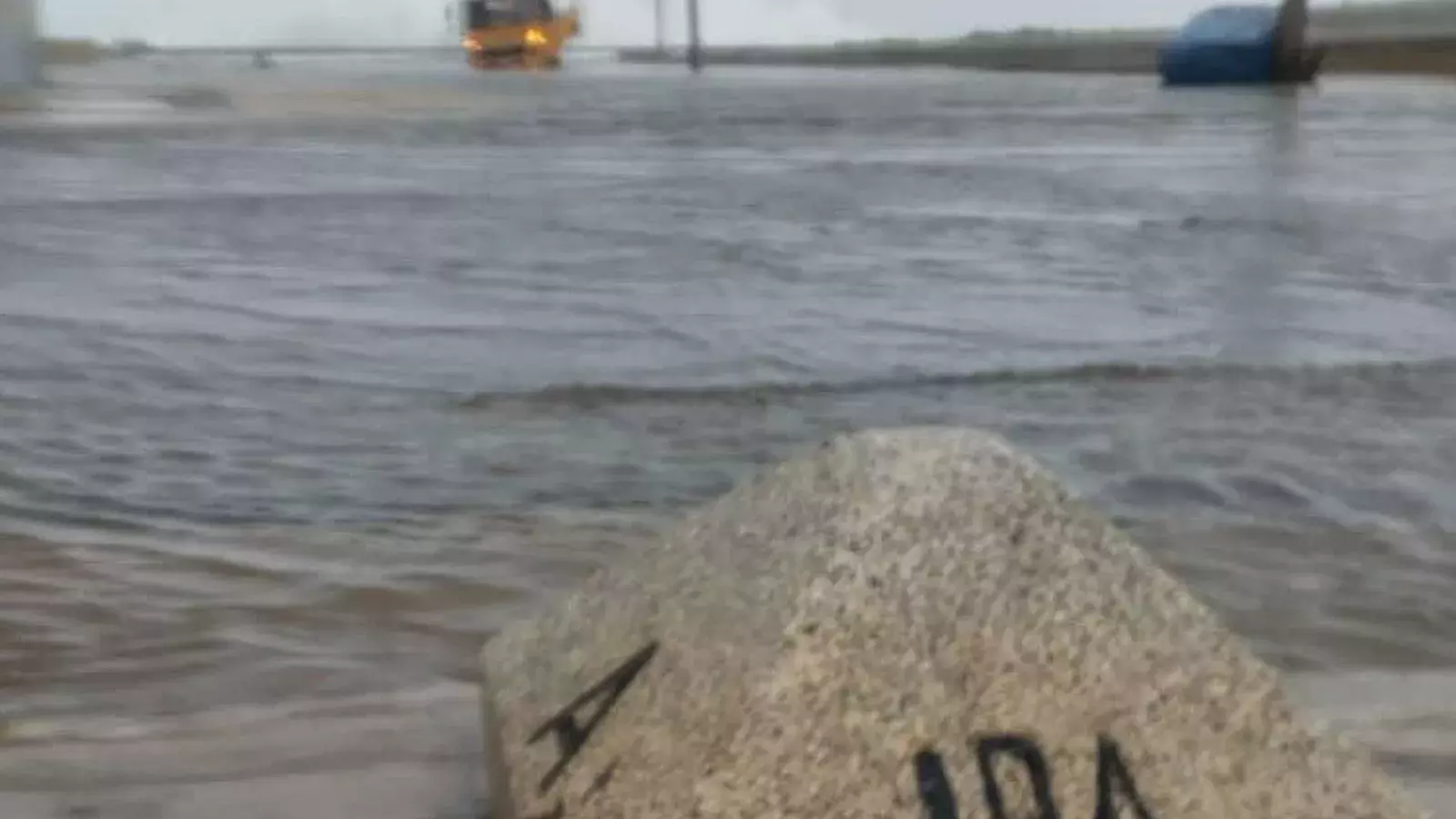 Inundaciones este miércoles en el malecón habanero