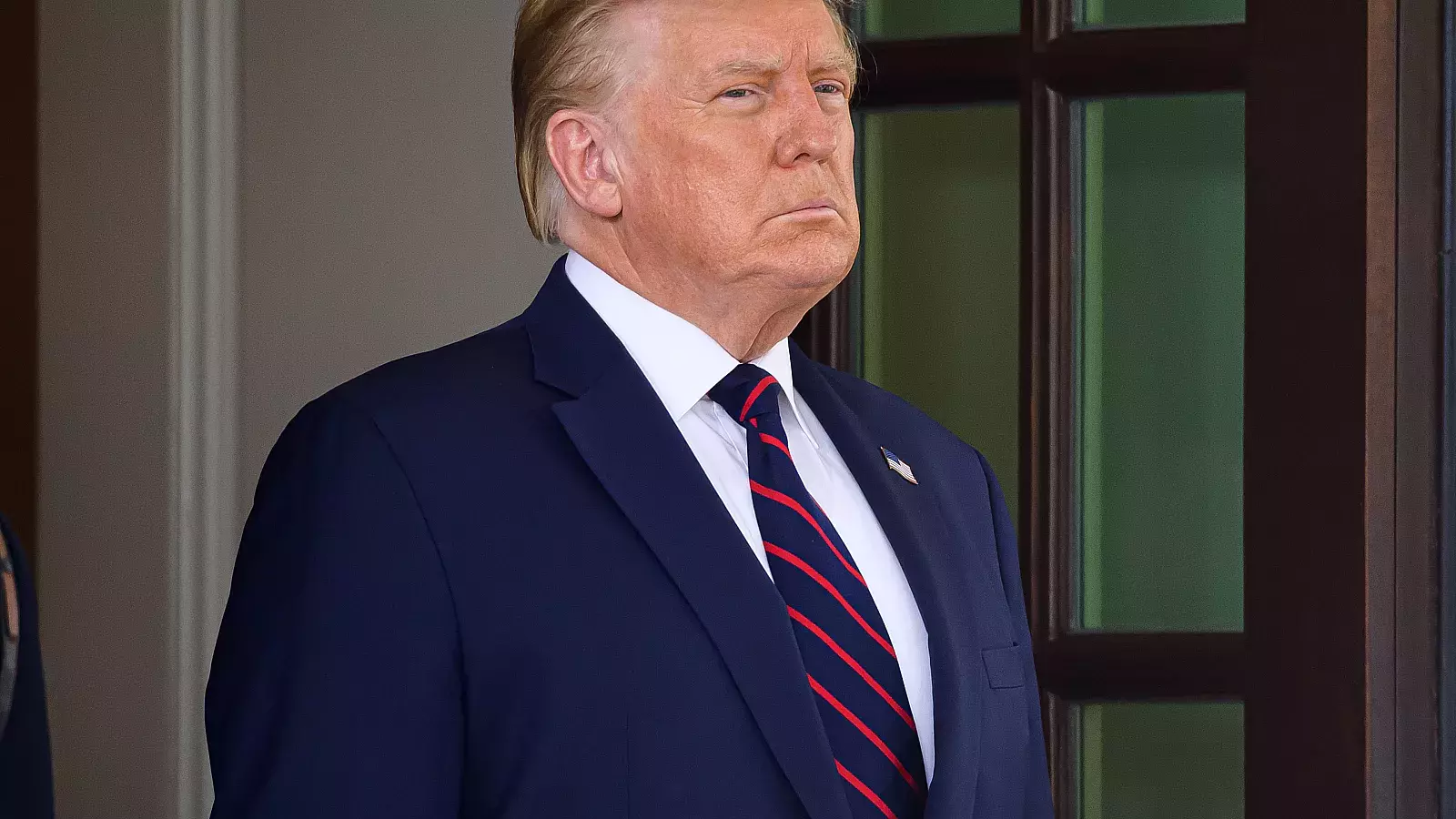 Trump afirma que el FBI confiscó sus pasaportes durante la redada en Mar-a-Lago