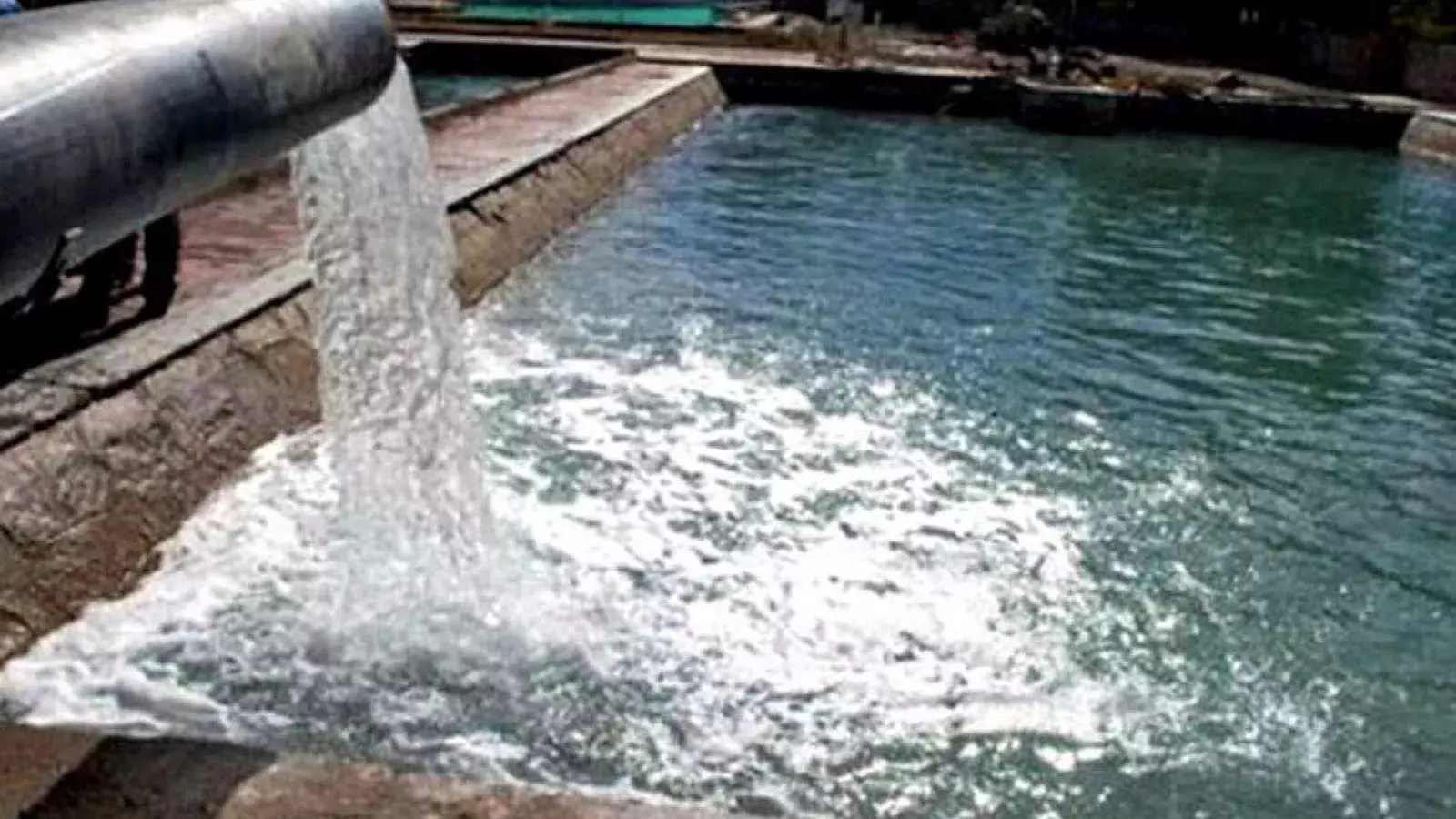 Aguas contaminadas de la fuente de Abasto Bello