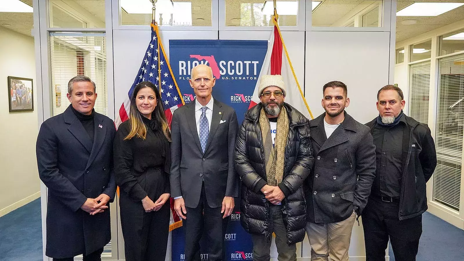 Activistas de Pasos de Cambio con el senador Rick Scott