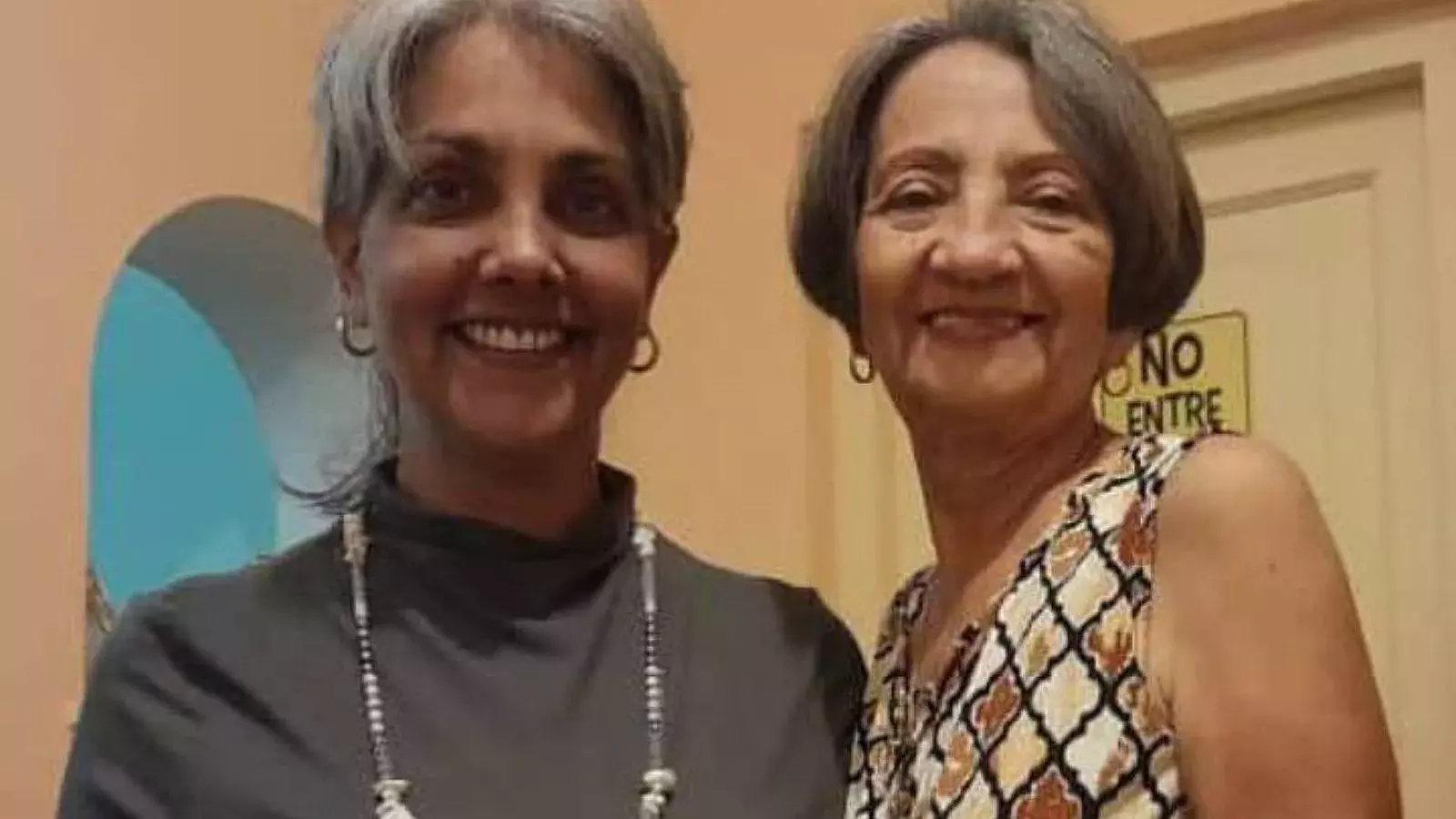 Doraiky Águila junto a su madre