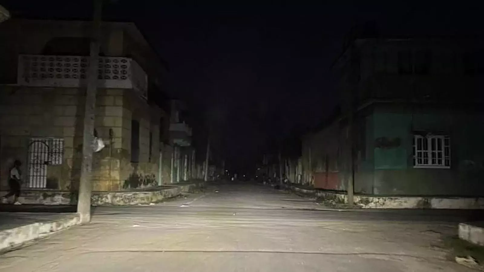 Cualquier calle de Cuba, completamente a oscuras