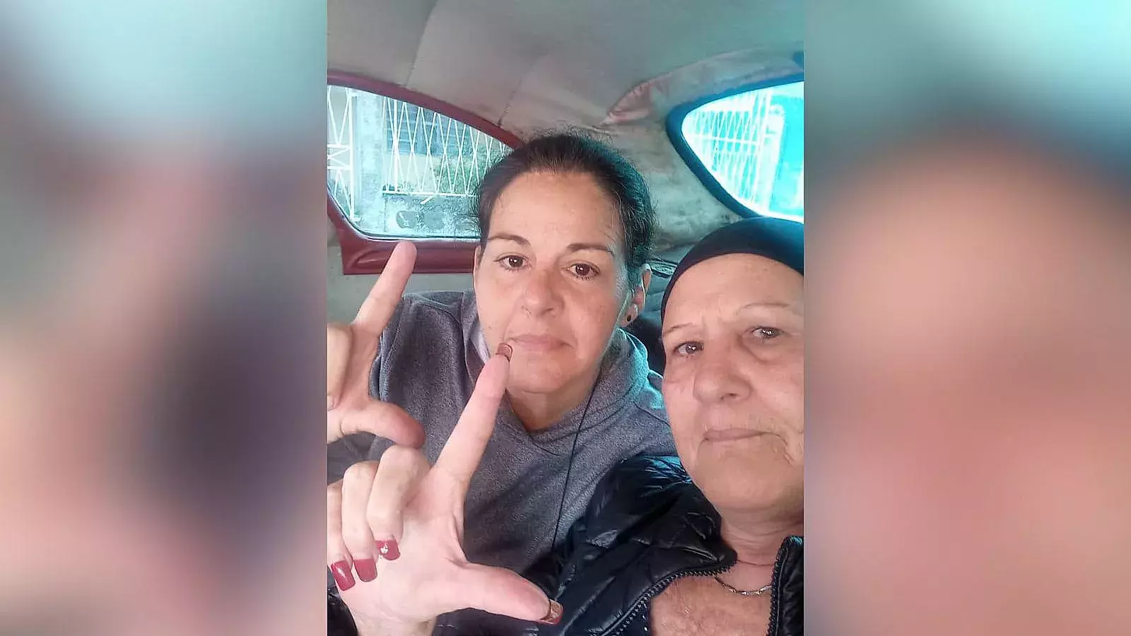 Liset Fonseca y la madre del preso político Aníbal Yasiel Palau Jacinto