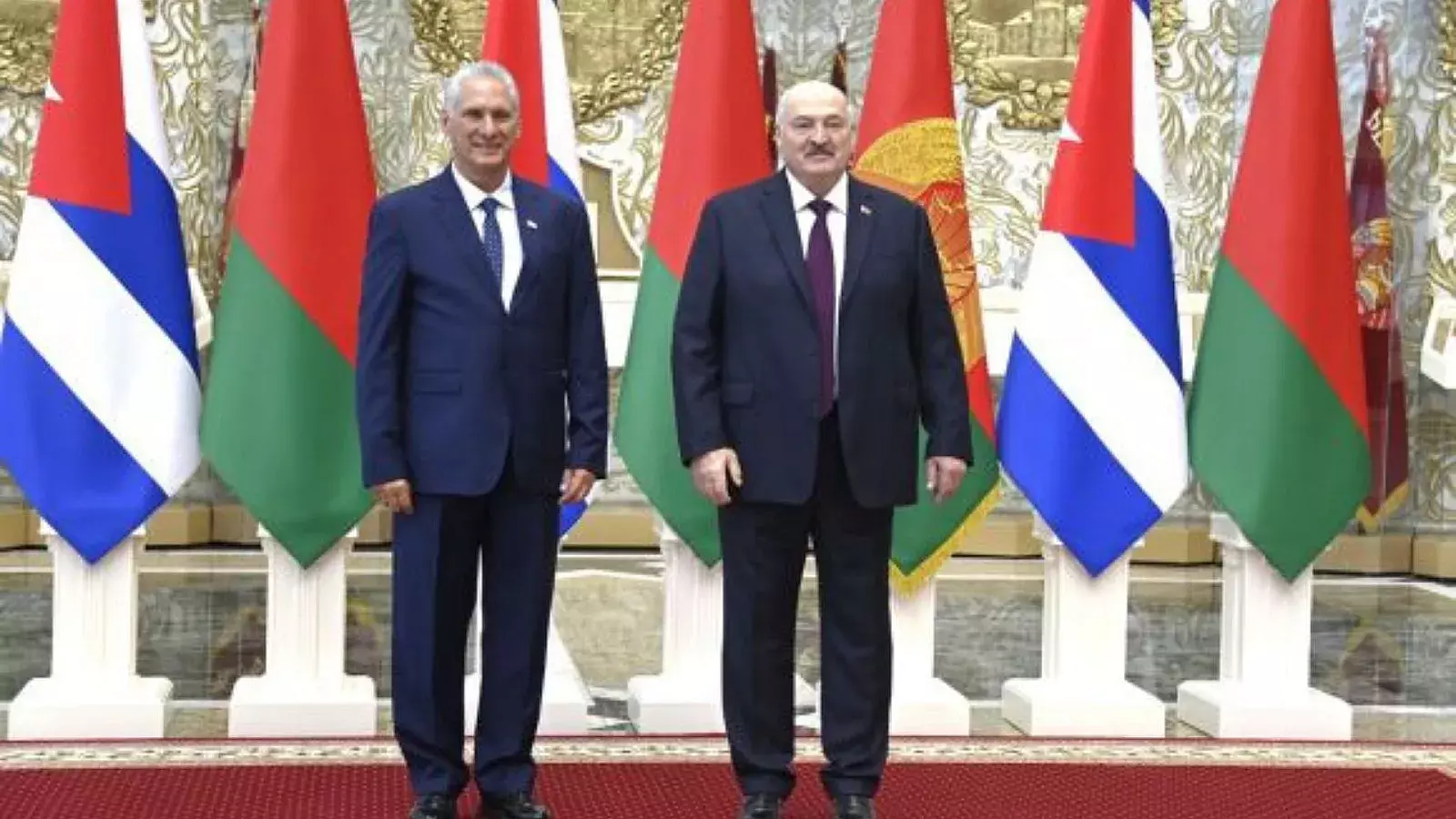 Díaz-Canel Bermúdez fue recibido en el Palacio Presidencial por su homólogo bielorruso, Aleksandr Lukashenko.