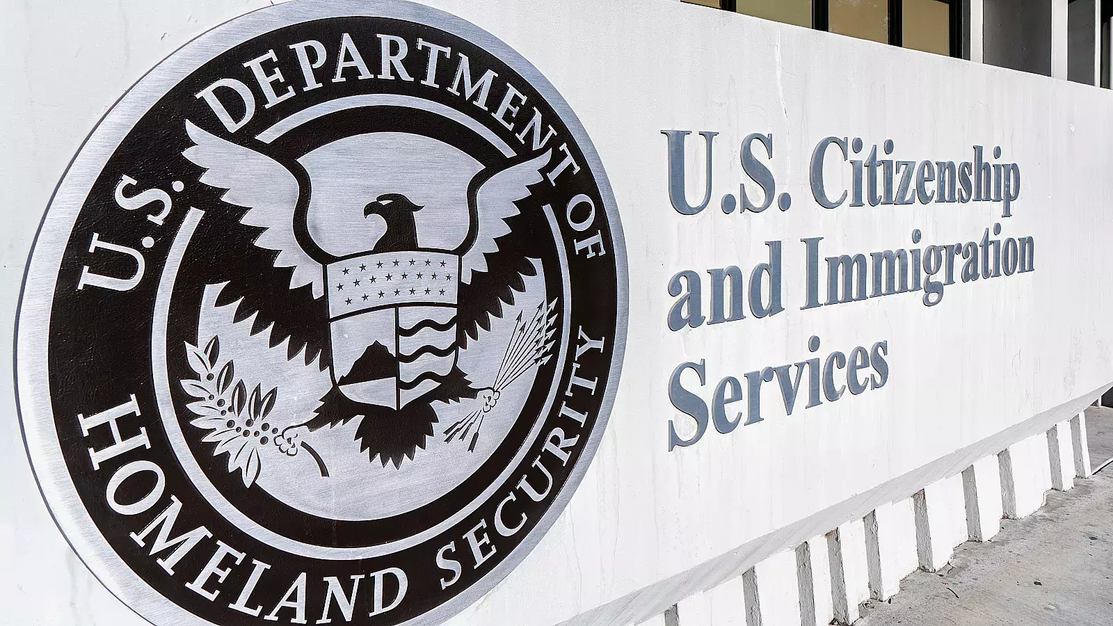 Administración Trump ofrece bonos de 50.000 dólares para reclutar agentes de ICE
