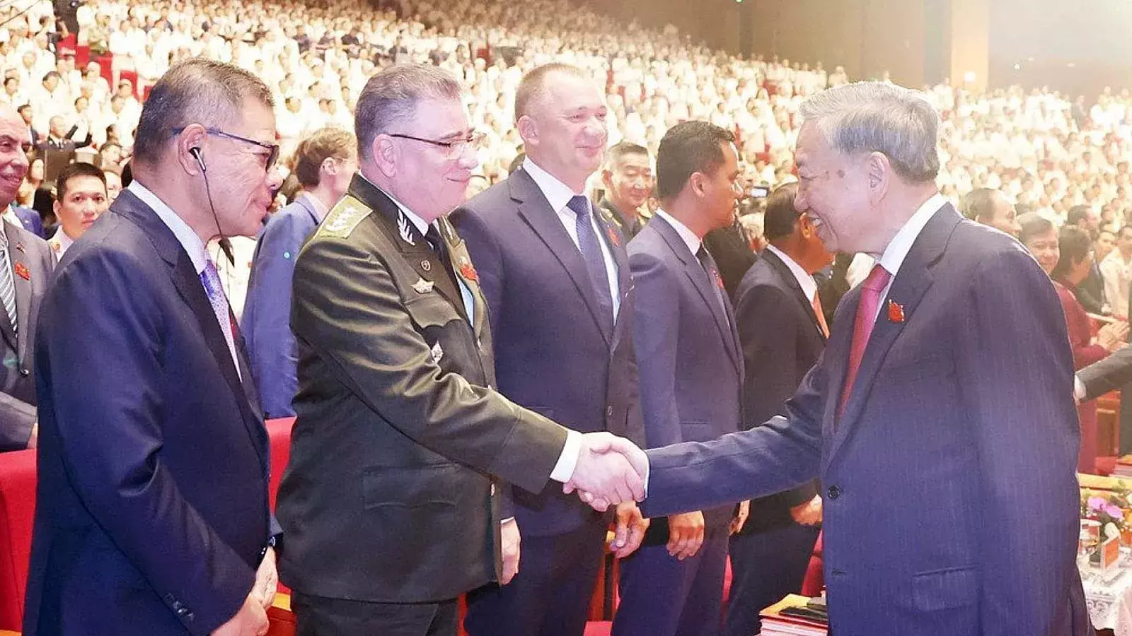 A mediados de agosto, hace menos de un mes, el ministro del Interior Álvarez Casas también viajó a Hanoi.