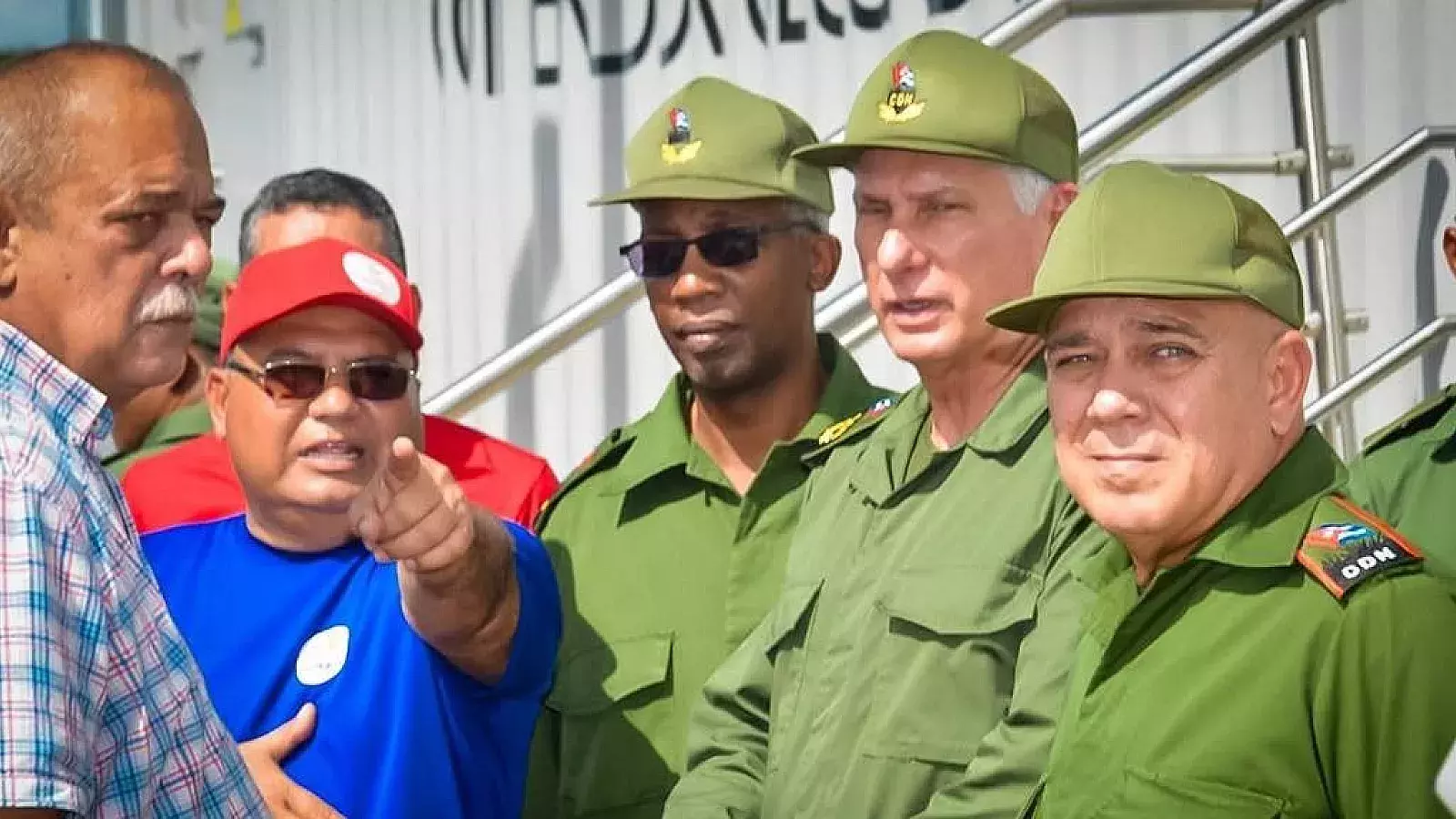 Funcionarios del régimen cubano entre los que destaca Miguel Díaz-Canel y Dr. Roberto Morales Ojeda.