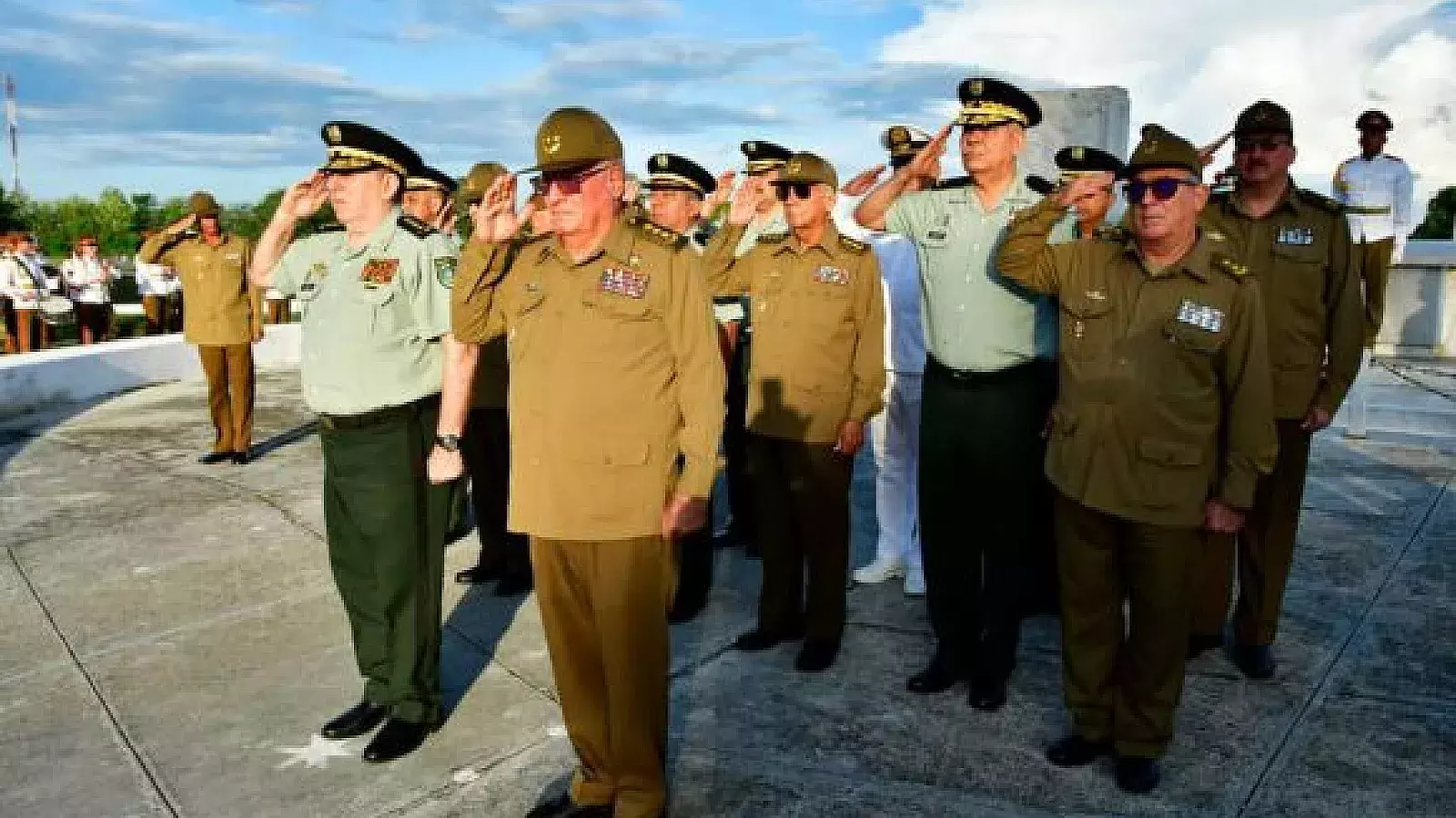 Alto cargo del Ejército nicaragüense de visita en la isla