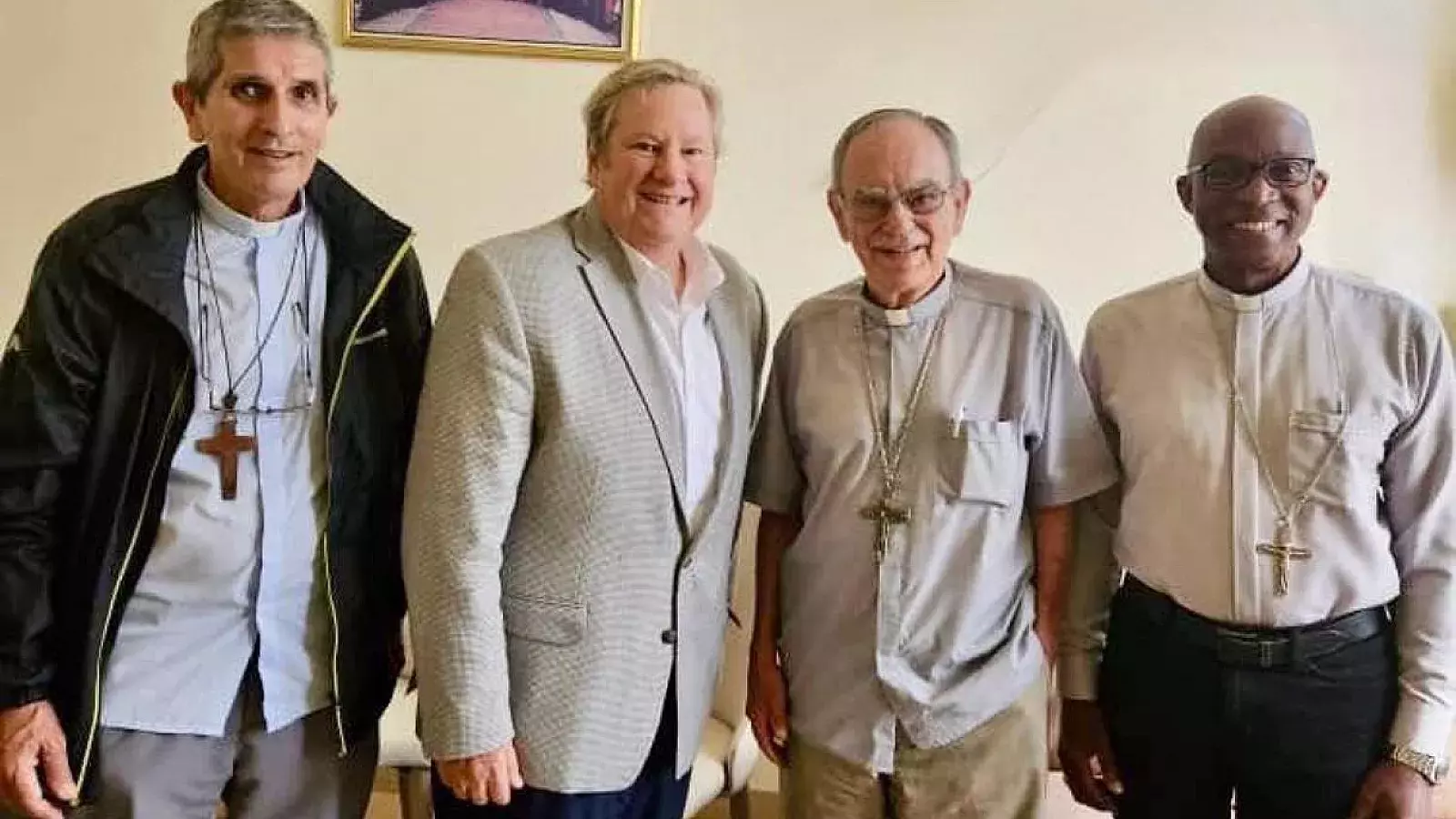 Mike Hammer junto a obispos de Oriente