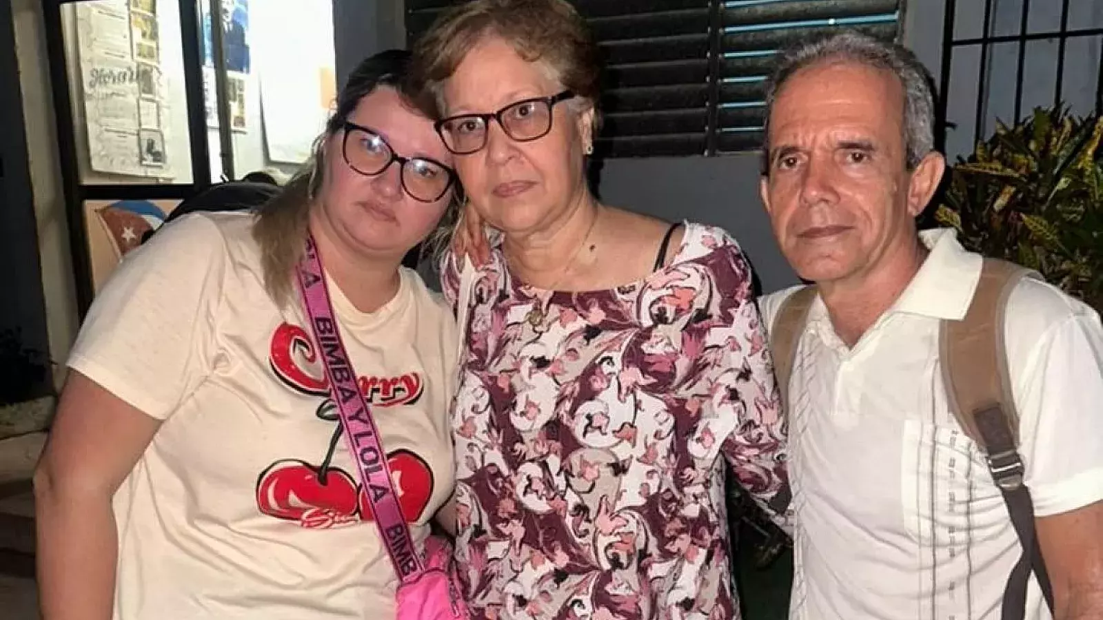 La profesora cubana Alina Bárbara López, su hija Lilian Laura Borroto López, y el intelectual Jorge Fernández Era fueron liberados en la noche del jueves en Matanzas