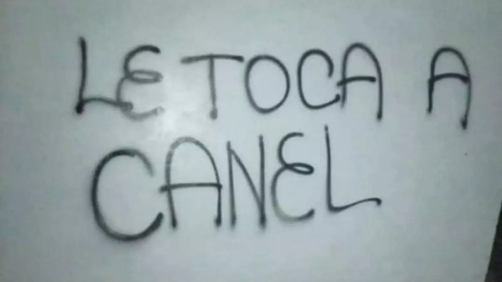 Cartel de "Le toca a Canel" en el oriente del país