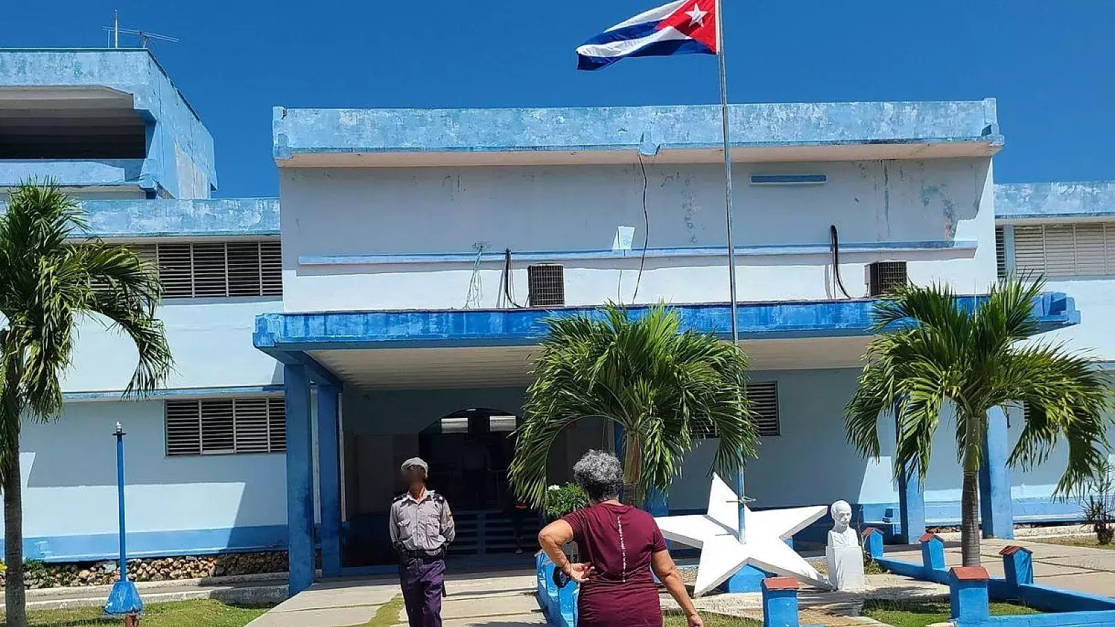 Caridad Silvente en estación policial de Alamar, La Habana.
