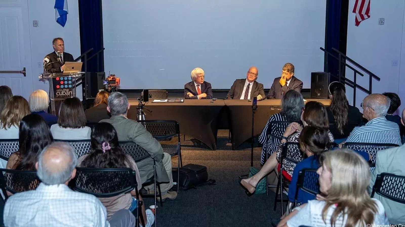 cubanos entrenados por Rusia para difundir desinformación en América Latina, revela informe