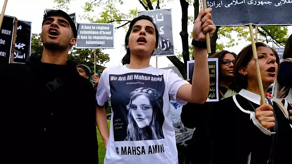 Protestas ante Embajada de Irán en Bélgica por la muerte de Mahsa Amini