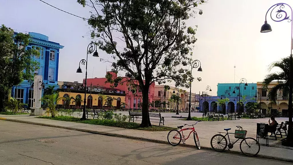 Vista del parque La Libertad, en el centro de Sagua la Grande