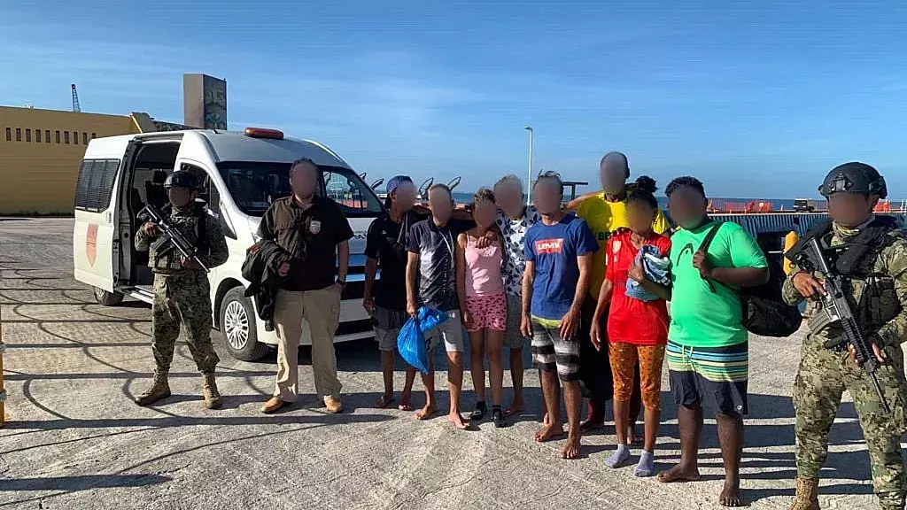 Balseros cubanos interceptados en aguas mexicanas