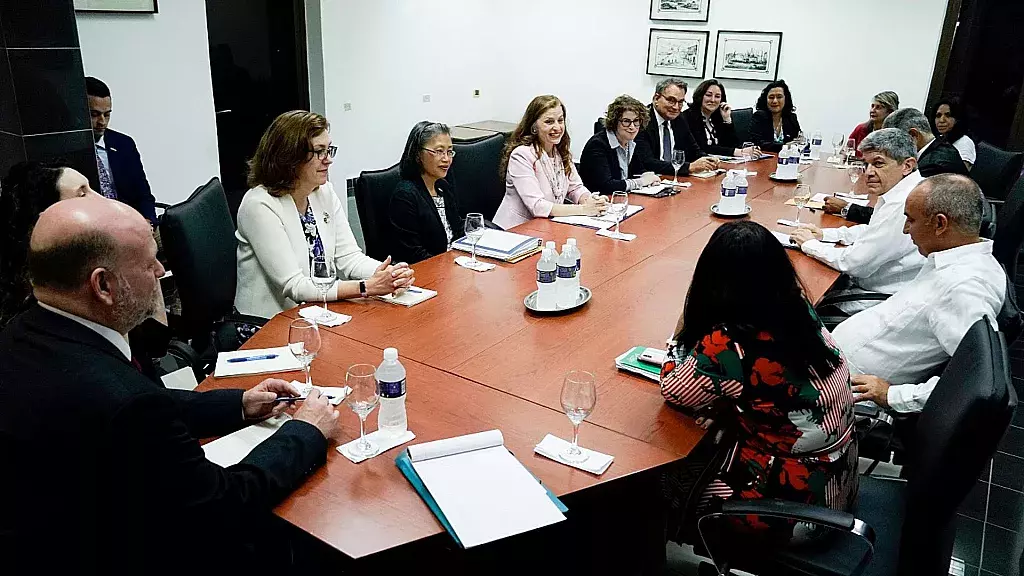 Funcionarias estadounidenses de alto nivel de visita oficial en La Habana