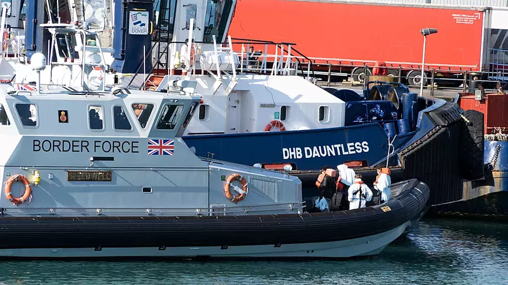 Al menos cuatro muertos en naufragio de bote con migrantes en el canal de la Mancha