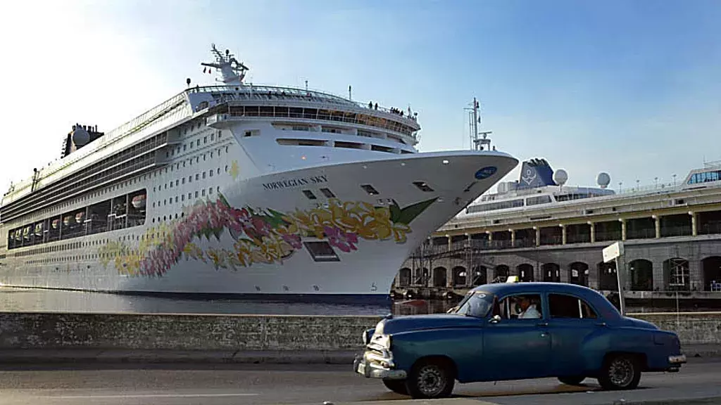 Crucero de la Compañía Norwegian Cruise Line Holdings en La Habana.