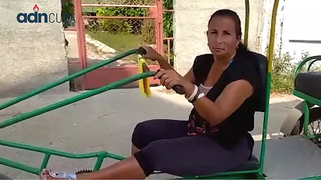 Mujer en bicitaxi