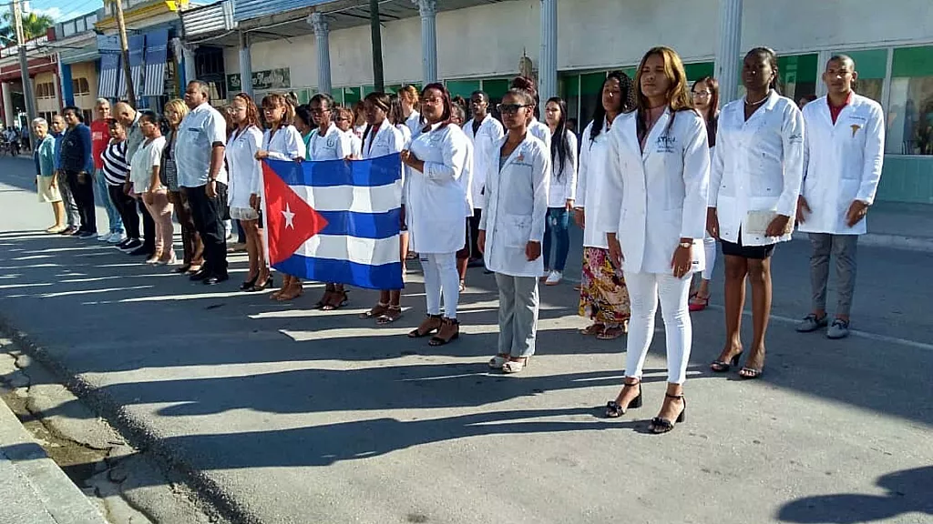 El éxodo masivo que ha experimentado Cuba en los últimos dos años también ha mermado al sector de la salud