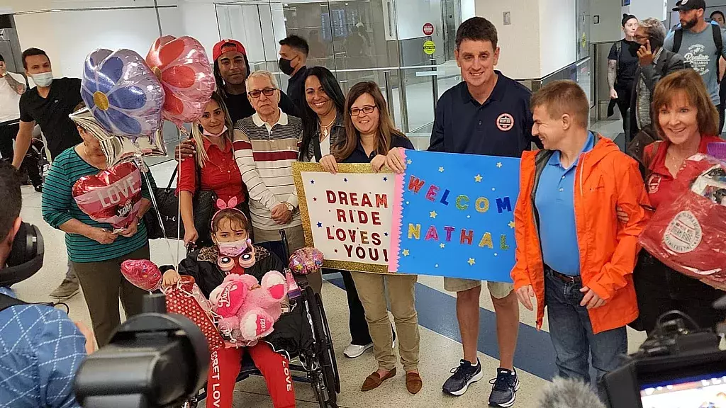 Niña cubana con leucemia llega a Miami con &quot;parole humanitario&quot;