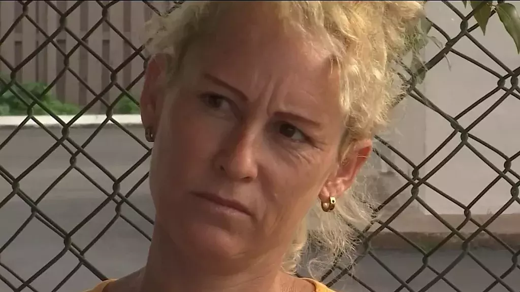 "Lloro a escondidas", dice cubana recién llégada a EEUU que vive en las calles con sus 3 hijos