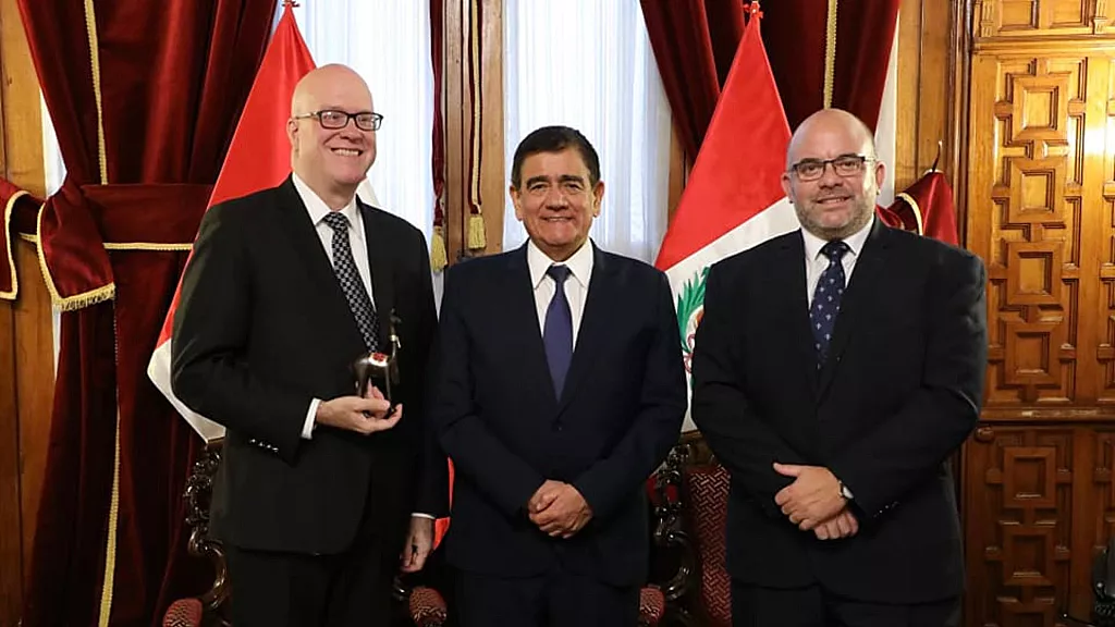Orlando Gutiérrez, José Williams y Martín Elgue en Congreso peruano