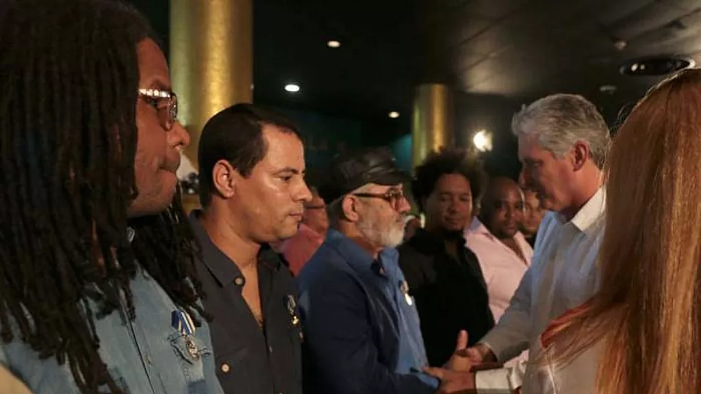 Israel Rojas y otros músicos cubanos premiados por el régimen en 2017.