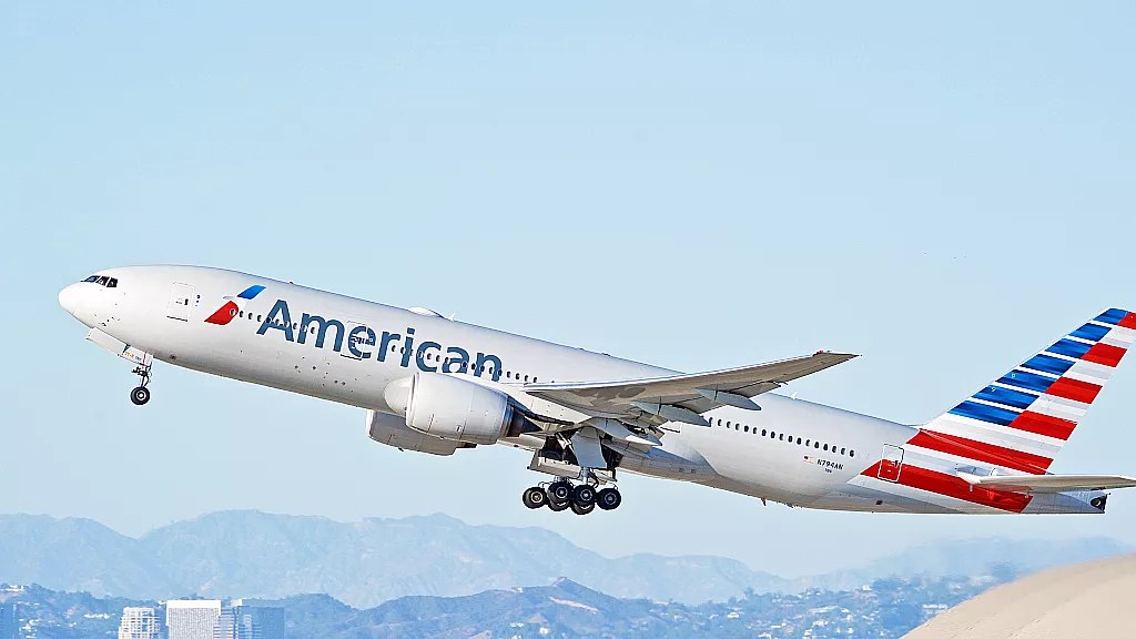 Asistente de vuelo de American Airlines encontrada muerta con calcetín en la boca