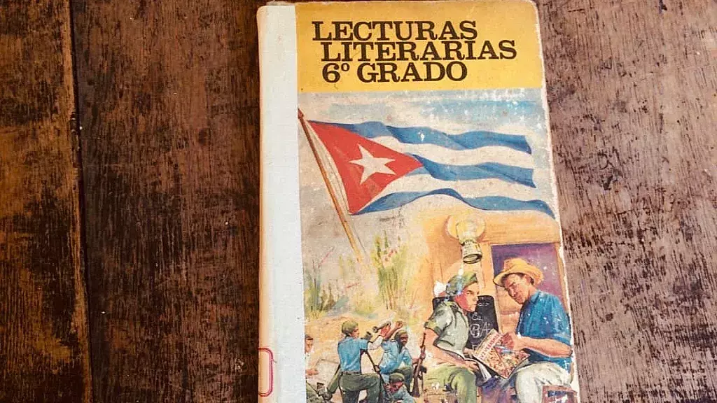 Portada de un libro escolar en Cuba