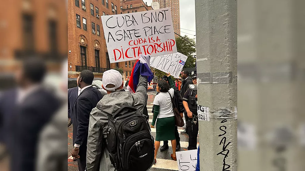 Cubanos protestan en Nueva York contra Díaz-Canel